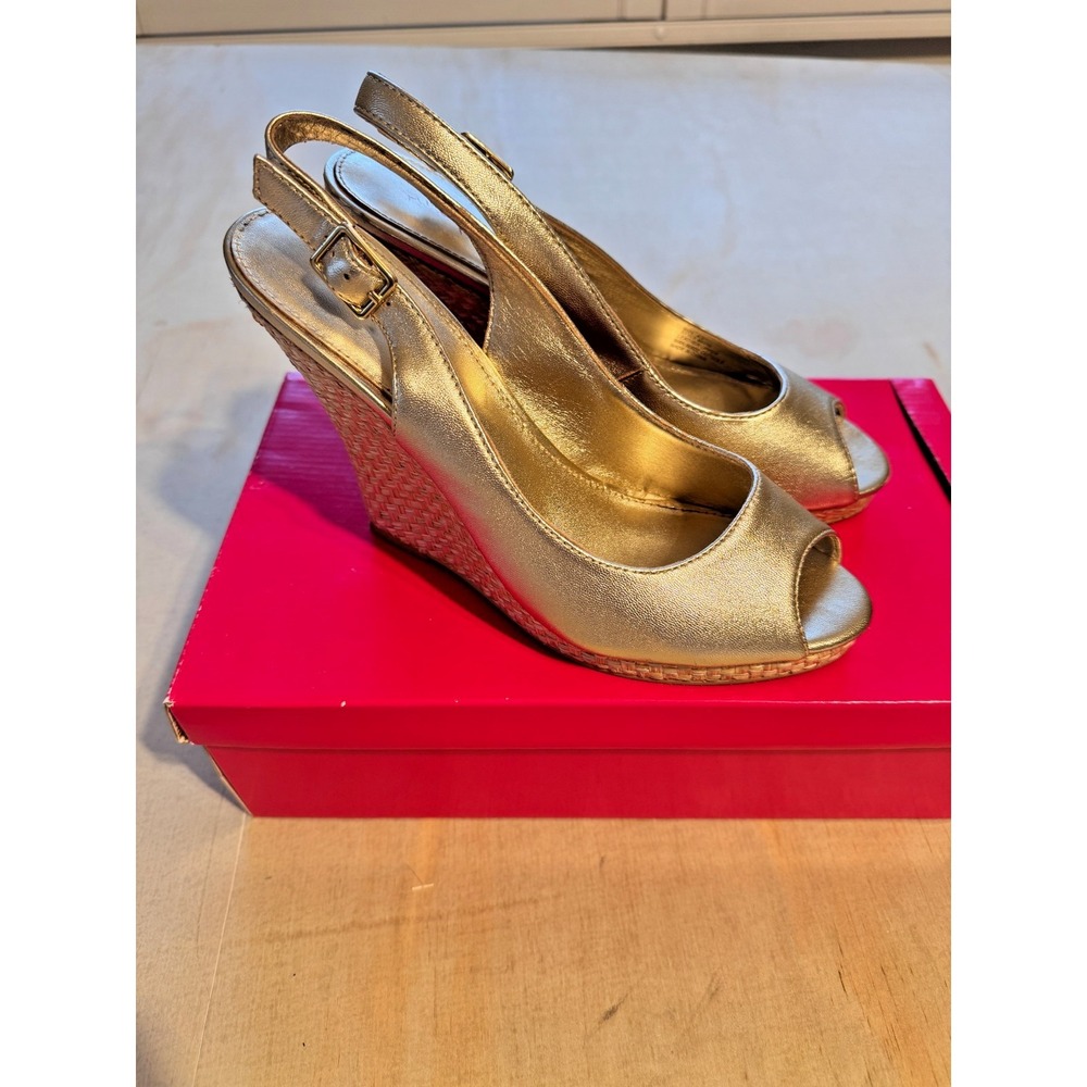Lilly Pulitzer Kristin Wedge 8.5 Sandals Gold Metallic Leather Slingback OpenToe - Picture 13 of 15